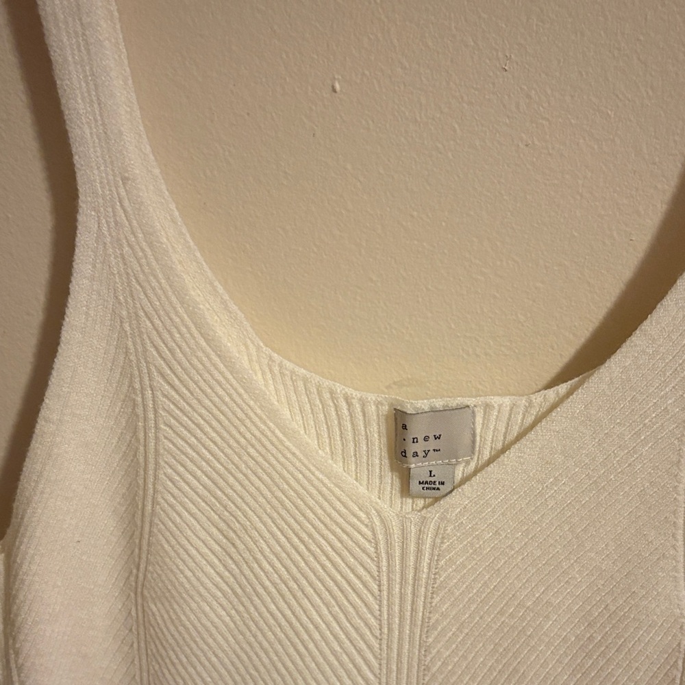 NWOT Women’s Cream Knit Sweater Tank Top - Picture 3 of 4